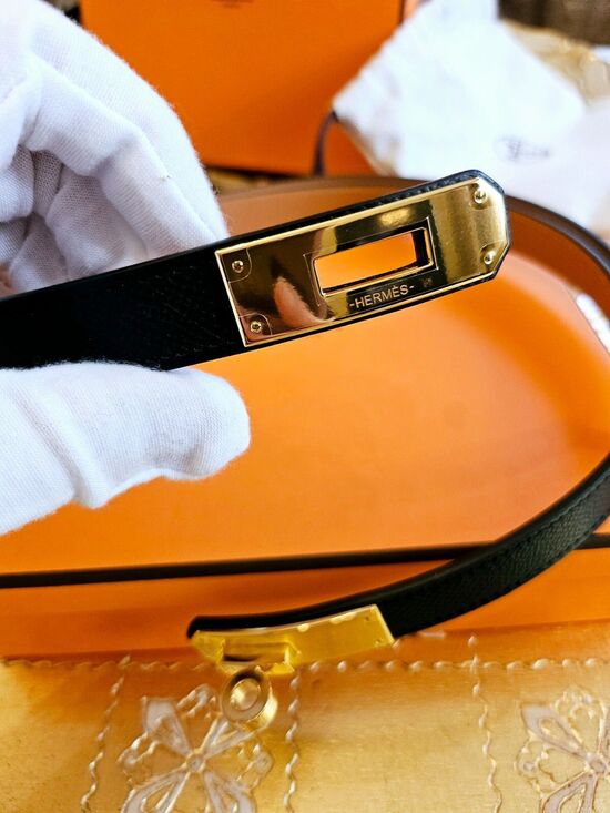 HERMES Kelly 18 adjustable belt in Black leather, yellow gold-plated buckle, NIB main image 10